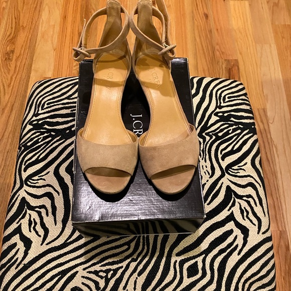 J Crew in wedge lower heel shoes ! Very comfortable - Picture 2 of 6